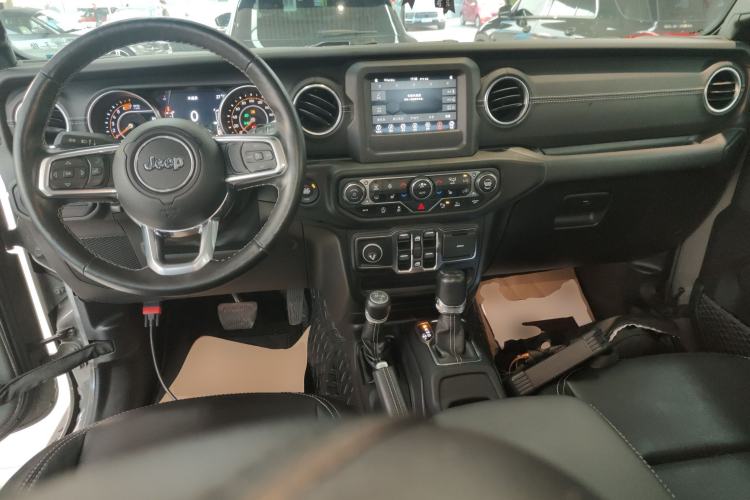 Used Jeep Wrangler 2019 2.0T Sahara Four-Door Version China VI Emission Standard