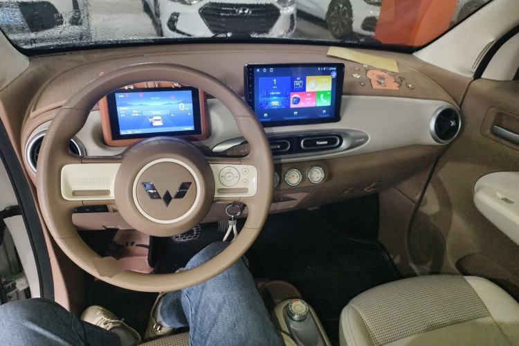 Used Wuling Hongguang MINIEV 2025 Four-Door Version Advanced Edition Center Console