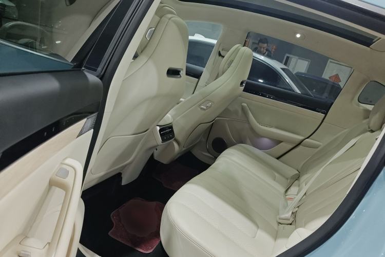 Used Hima Luxeed R7 2025 Range-Extended Version 251 km Max Left Rear Seat