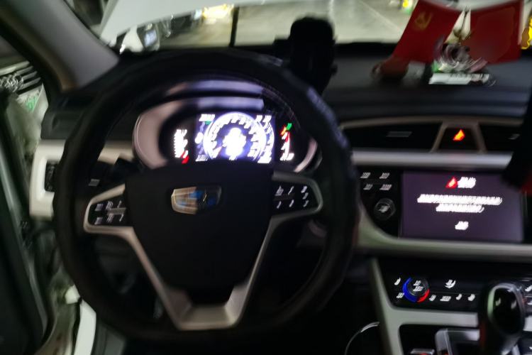 Used Geely Auto Emgrand X7 Sport 2018 1.8TD Automatic Two-Wheel Drive ZhiZun Model with 4G Connectivity Steering Wheel