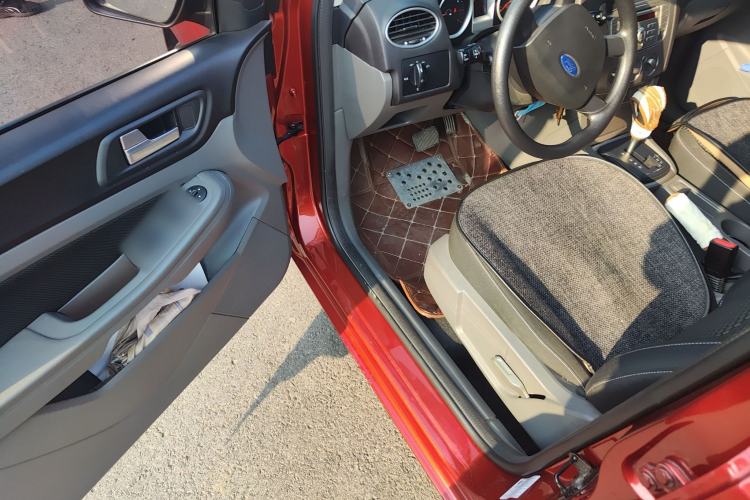 Used Ford Focus 2013 Hatchback Classic 1.8L Automatic Base Model
