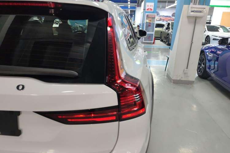 Used Volvo V90 2022 Cross Country B5 AWD Smart Range Edition
