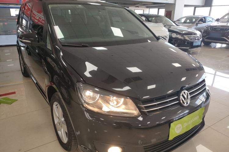 Used Volkswagen Touran 2013 1.4T Manual Fashion Edition 5 Seats Front Right 45 Deg