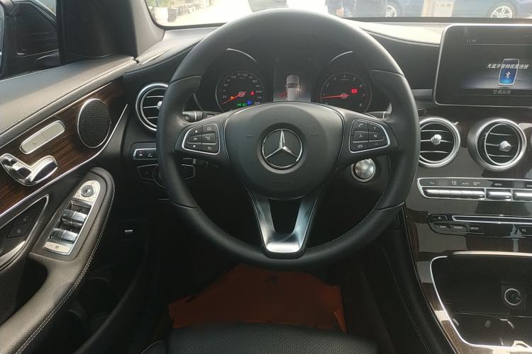 Used Mercedes-Benz GLC 2018 Facelift GLC 260 4MATIC Luxury Edition
