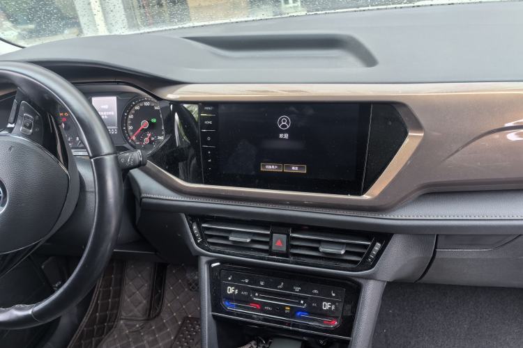 Used Volkswagen Tharu 2021 280TSI Two-Wheel-Drive Luxury Plus Edition Audio And AC Panel