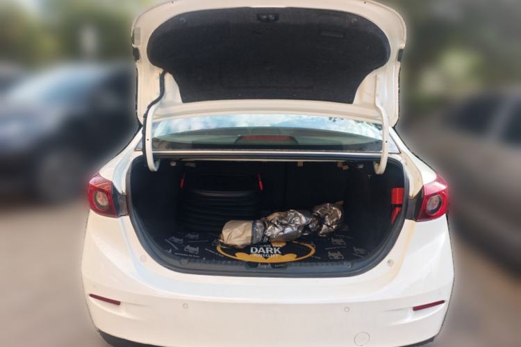 Used Mazda 3 Axela 2016 Sedan 1.5L Manual Luxury Model