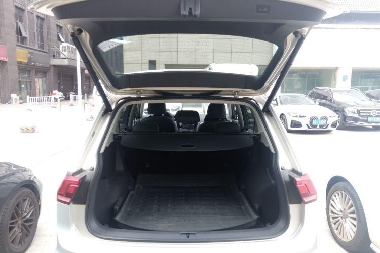 Used Volkswagen Tiguan L 2019 330TSI Automatic Two-Wheel Drive Smart Luxury Version China V Emission Standard
