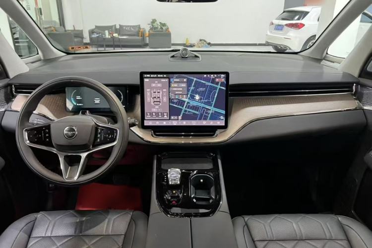 Used Volvo EM90 2025 Ultra Six-Seater Interior 2