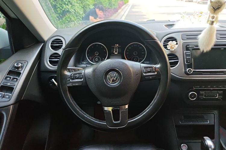 Used Volkswagen Tiguan 2012 2.0 TSI Automatic All-Wheel Drive Flagship Edition Steering Wheel