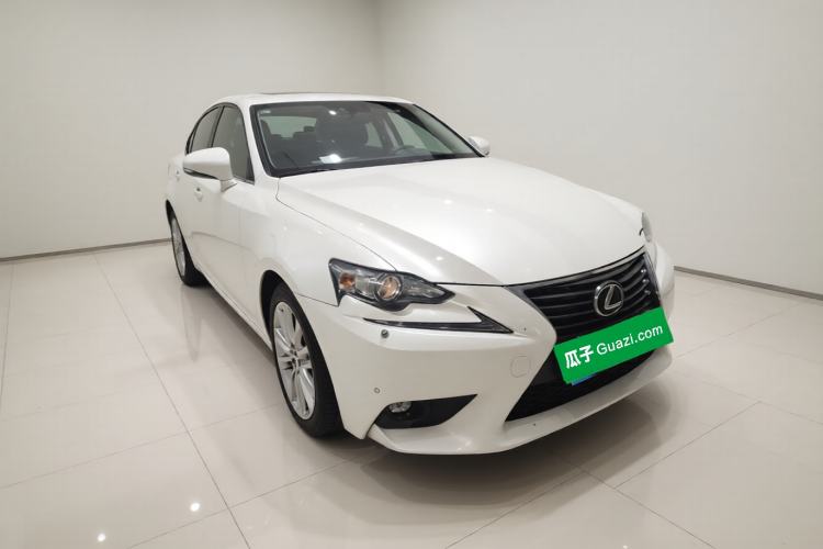 Used Lexus IS 2015 200T Leading Edition
