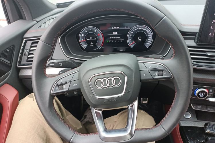 Used Audi Q5L 2025 quattro 45th Anniversary Edition 40 TFSI Luxury Dynamic Model Steering Wheel