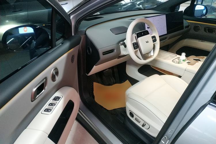 Used Li Auto i6 2025 Model Four-Wheel-Drive Standard Type Driver Seat