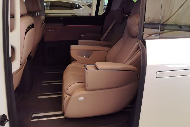 Used XPeng X9 2025 740 Ultra-Long Range Max Left Rear Seat