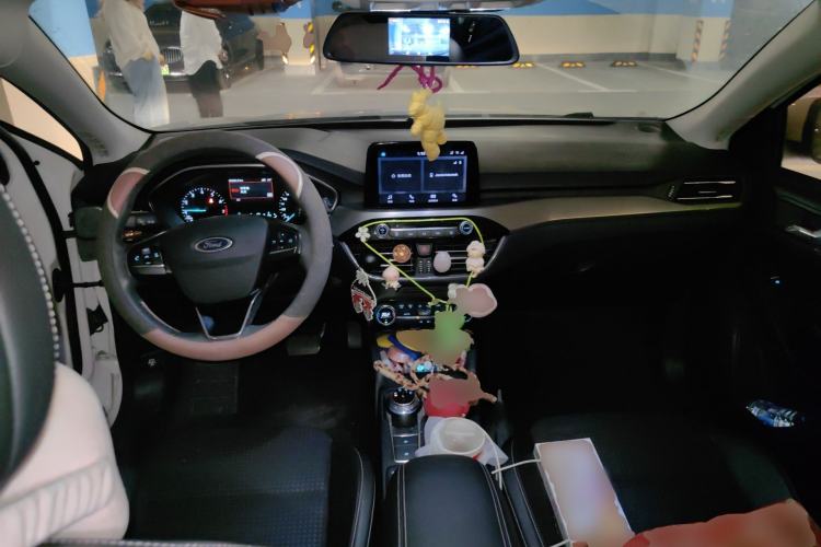 Used Ford Focus 2020 Hatchback EcoBoost 180 Automatic Trend Edition Center Console