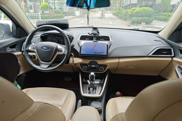 Used Ford Escort 2015 1.5L Automatic Fashion Model Center Console