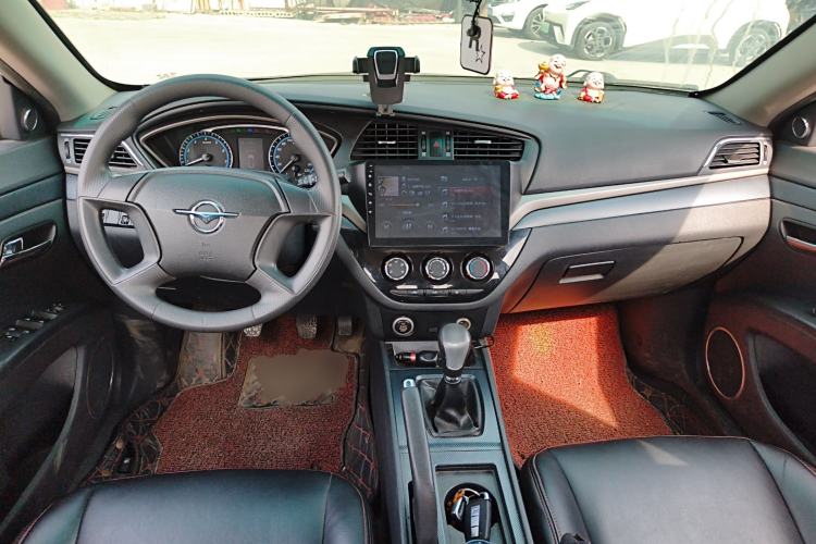 Used Haima M6 2017 1.6L Manual Comfort Model Center Console