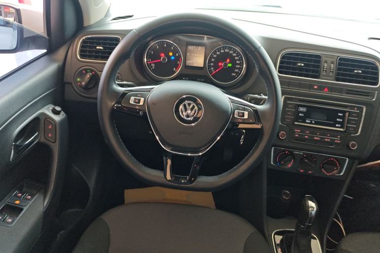Used Volkswagen Polo 2016 1.6L Automatic Comfort Model Steering Wheel