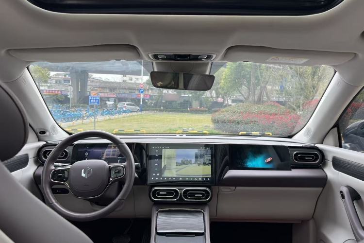 Used Leapmotor C11 2023 Pure Electric 500 Smart Edition Center Console