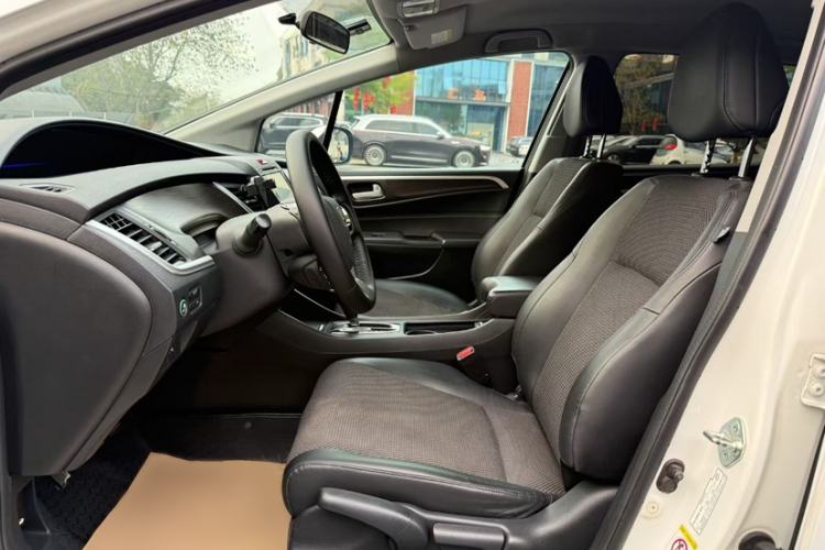 Used Honda Jade 2013 1.8L automatic Comfort version 5 seats Interior 4