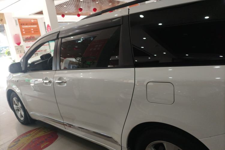 Used Toyota Sienna 2015 3.5L Two-Wheel Drive L
