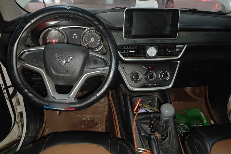 Used Wuling Hongguang S3 2019 Automatic Clutch Version 1.5L Manual Comfort Model China V Standard Center Console