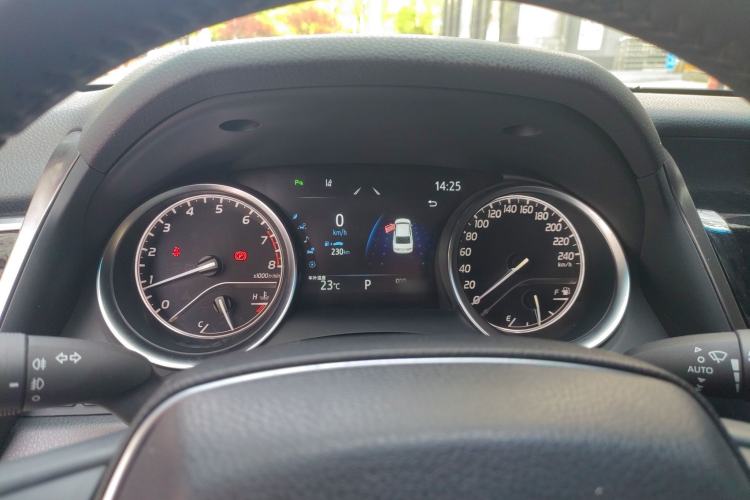 Used Toyota Camry 2021 2.0G Luxury Edition
