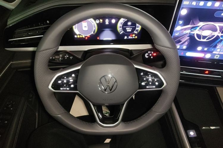 Used Volkswagen Passat 2025 Pro 380TSI Dragon Supreme Edition
