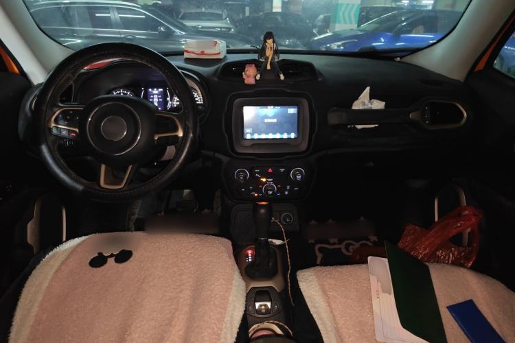 Used Jeep Renegade 2018 Connected Large Screen Version 180T Automatic Jingneng Version Center Console