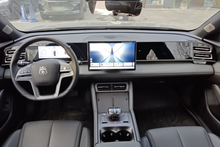 Used BYD Qin L 2025 DM-i Smart Drive 120KM Leading Model
