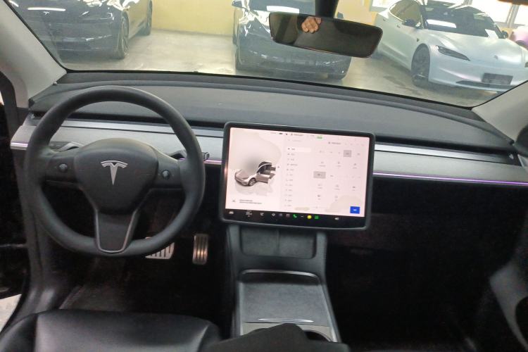 Used Tesla Model Y 2023 Long-Range All-Wheel-Drive Version Center Console