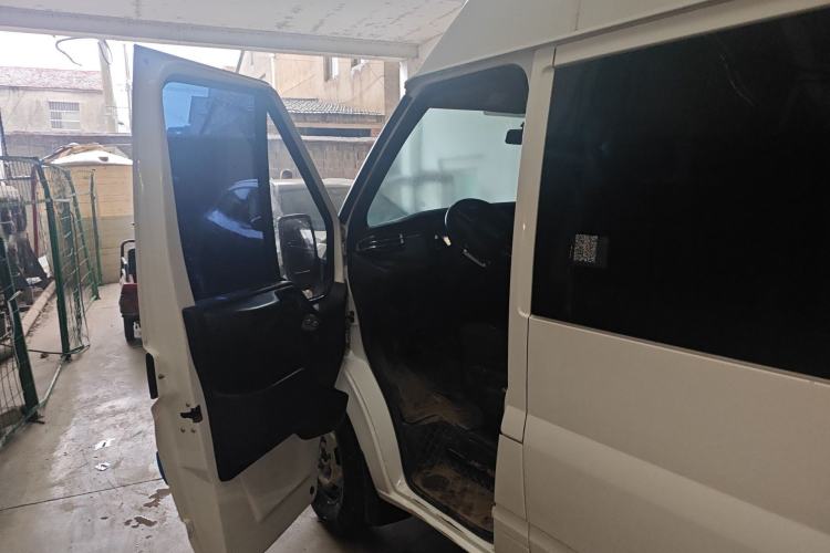 Used JMC Fushun 2022 2.0T Manual Multi-Function Passenger Vehicle Short Wheelbase Mid-Height Roof 6-Seater Driver Seat