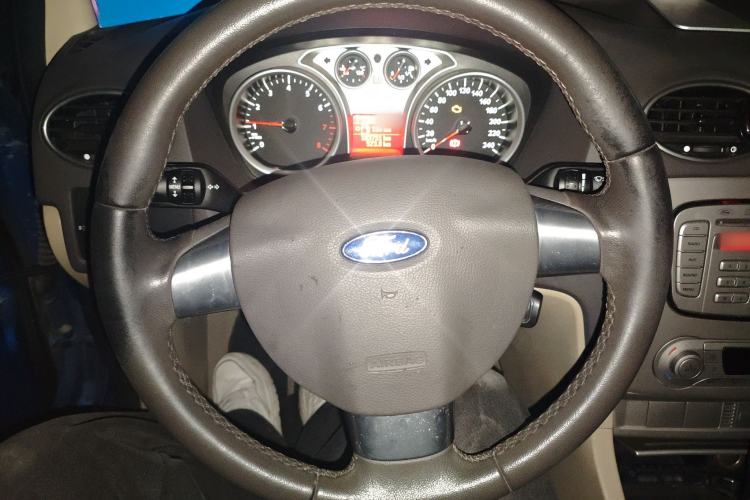 Used Ford Focus 2013 Hatchback Classic 1.8L Automatic Fashion Edition
