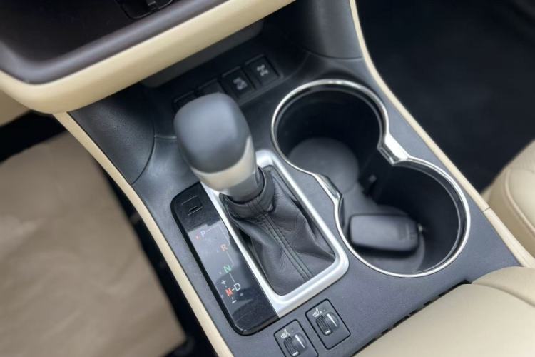 Used Toyota Highlander 2018 2.0T Four-Wheel Drive Luxury Version 7 Seats China VI Standard
