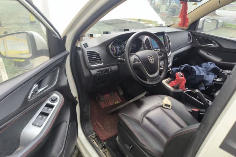 Used Baojun 560 2015 1.8L manual luxury version
