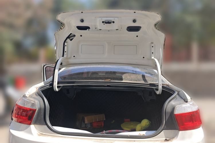 Used Citroen Elysee 2015 Zhishang Edition 1.6L Manual Fashion Model