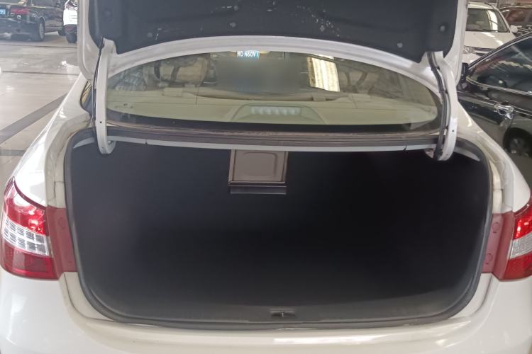 Used Dongfeng Aeolus A60 2014 1.6L Manual Luxury Model
