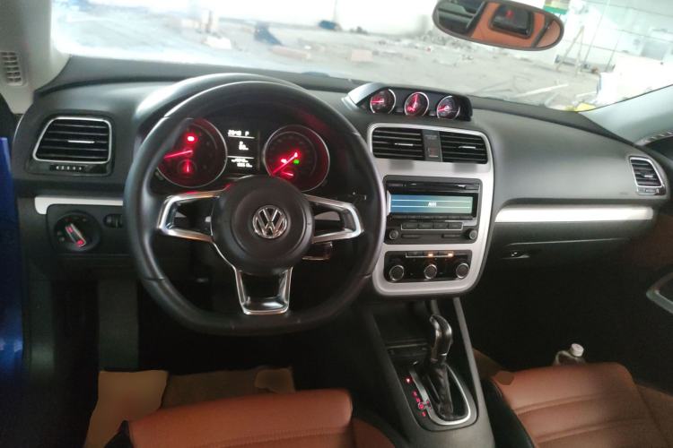 Used Volkswagen Scirocco 2015 1.4TSI Fashion Edition Center Console