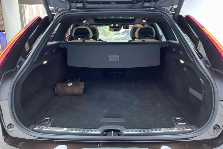 Used Volvo V90 2017 Cross Country T5 AWD Smart Range Edition