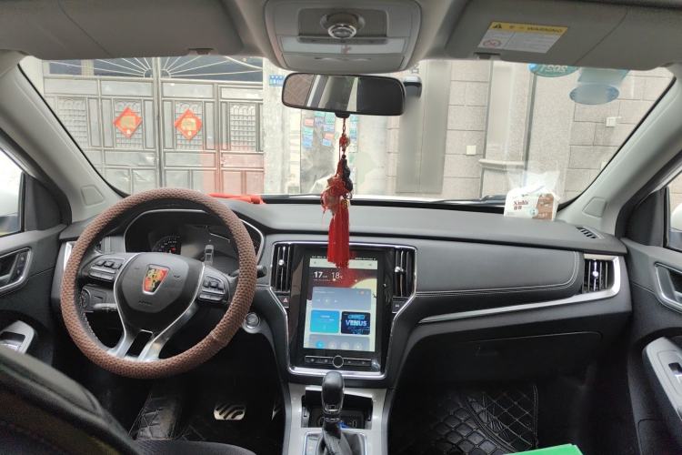 Used Roewe RX5 2017 20T Two-Wheel Drive Automatic Internet Elite Edition Center Console