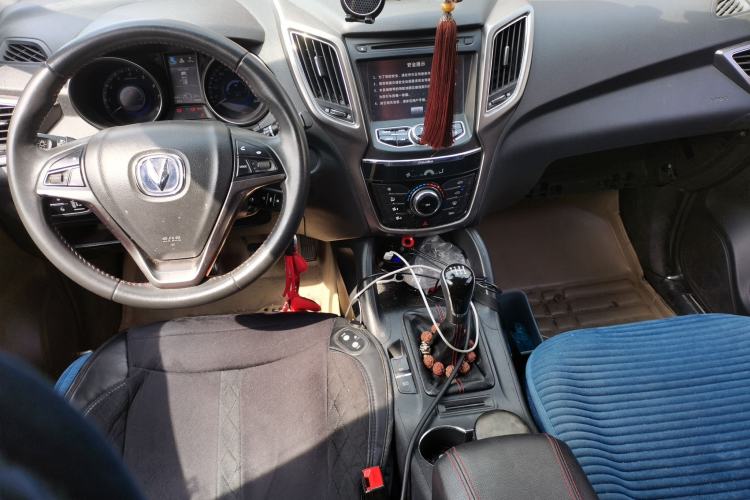 Used CHANGAN CS75 2014 2.0L Manual Luxury Version China V Standard Center Console