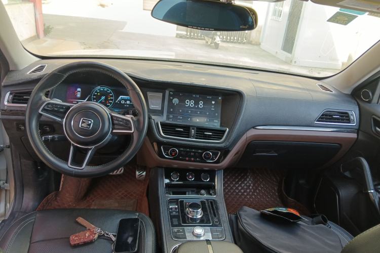 Used Zotye T600 2016 Sport Edition 2.0T DCT Prestige Model Center Console