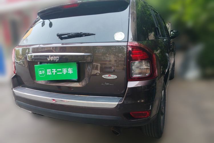 Used Jeep Compass 2014 2.4L Four-Wheel Drive Serpentine Collection Edition Rear Right 45 Deg