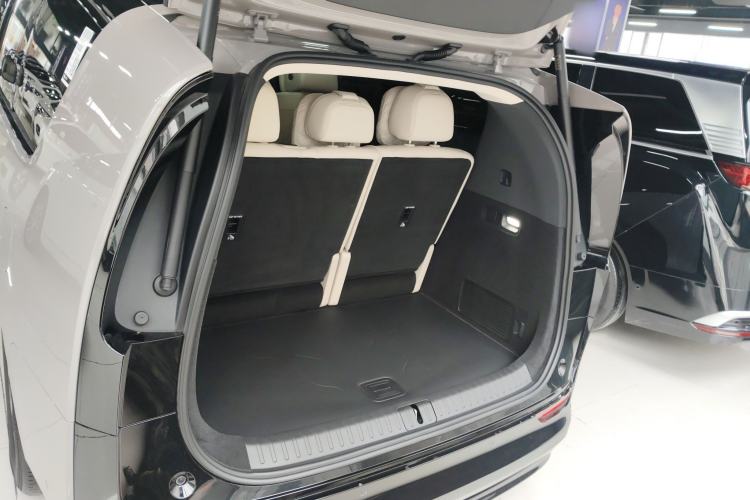 Used Li Auto MEGA 2025 Home Family Special Edition