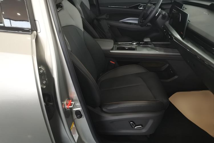 Used CHANGAN OSHAN Z6 2022 Blue Whale 1.5T DCT Smart Edition Urban Version Right Front Seat