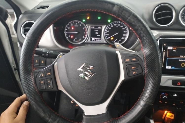Used Suzuki Vitara 2016 1.4T Automatic Two-Wheel Drive Luxury Version Steering Wheel