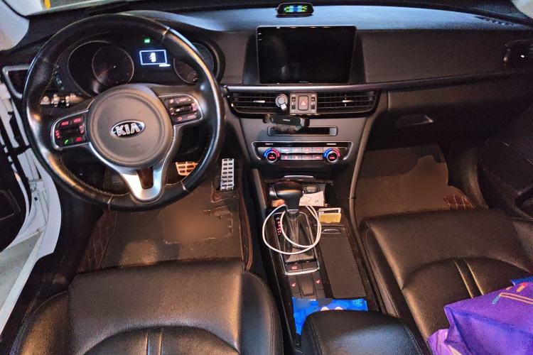 Used Kia K5 2016 2.0L Automatic LUX Center Console