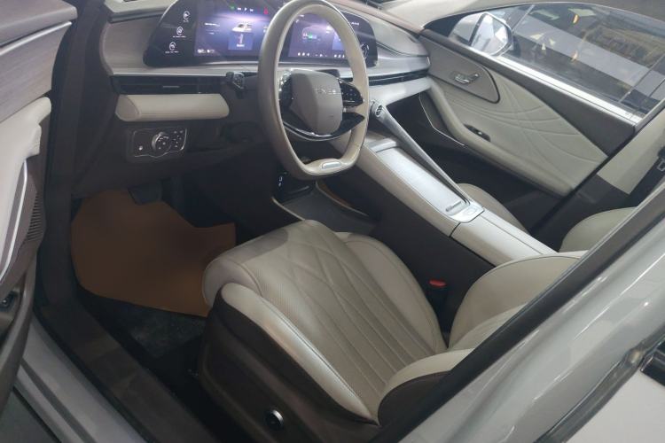 Used EXEED Stellar C-DM 2024 1.5T Long-Range Pro
