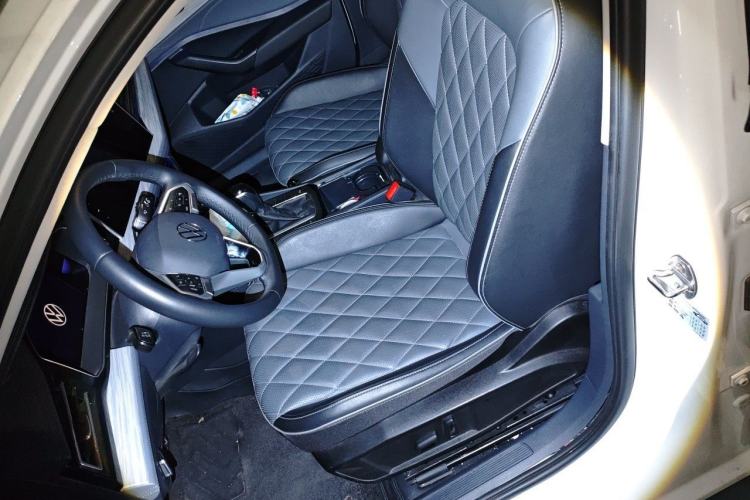 Used Volkswagen Sagitar 2023 300TSI DSG Excellence Edition Left Front Seat