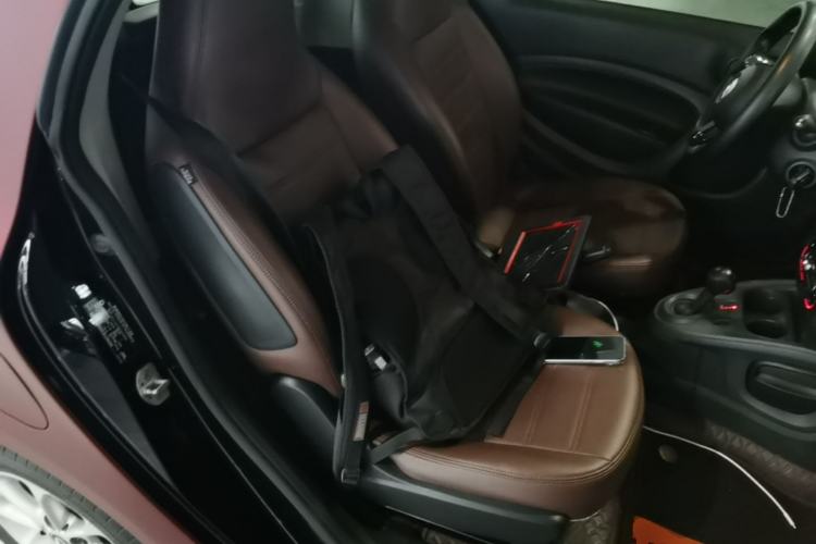 Used smart fortwo 2015 1.0L 52 kW hardtop Dynamic version
