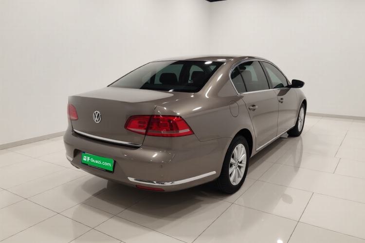 Used Volkswagen Magotan 2015 1.8TSI Luxury Model Rear Right 45 Deg